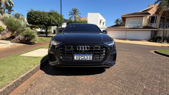 AUDI-Q8-2021