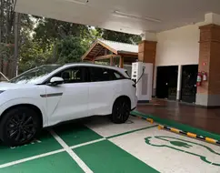 BYD ATTO 8 1.5 TURBO PHEV AWD AUTOMÁTICO BYD ATTO 8 1.5 TURBO PHEV AWD AUTOMÁTICO