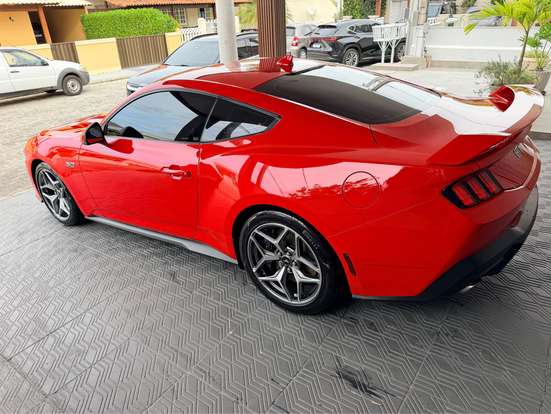 FORD-MUSTANG-2024