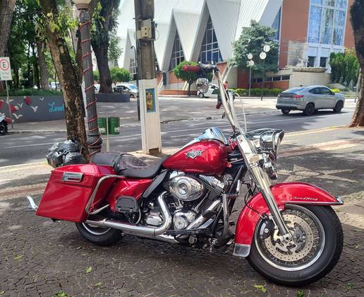 HARLEY-DAVIDSON ROAD KING CLASSIC 