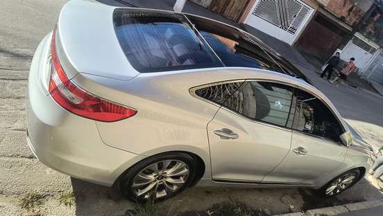 HYUNDAI-AZERA-2011