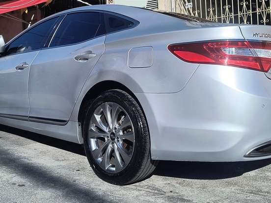 HYUNDAI-AZERA-3.0 MPFI GLS V6 24V GASOLINA 4P AUTOMÁTICO HYUNDAI-AZERA-2011