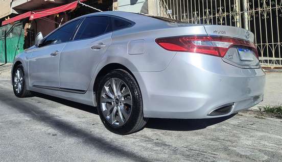 HYUNDAI-AZERA-2011