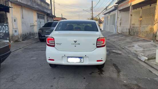 RENAULT-LOGAN-2015