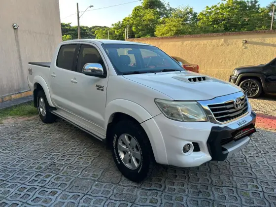 TOYOTA HILUX 3.0 SR 4X4 CD 16V TURBO INTERCOOLER DIESEL 4P AUTOMÁTICO TOYOTA HILUX 3.0 SR 4X4 CD 16V TURBO INTERCOOLER DIESEL 4P AUTOMÁTICO