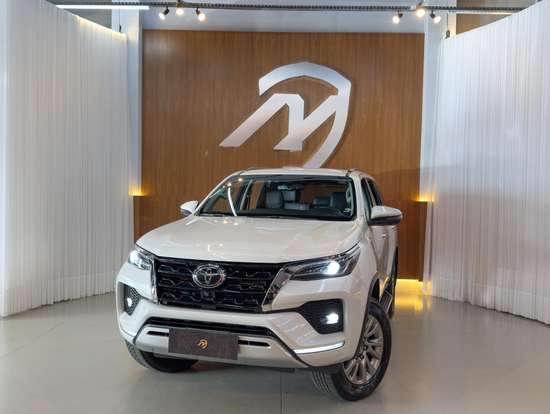 TOYOTA-HILUX SW4-2023