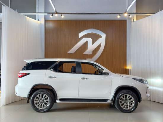 TOYOTA-HILUX SW4-2023