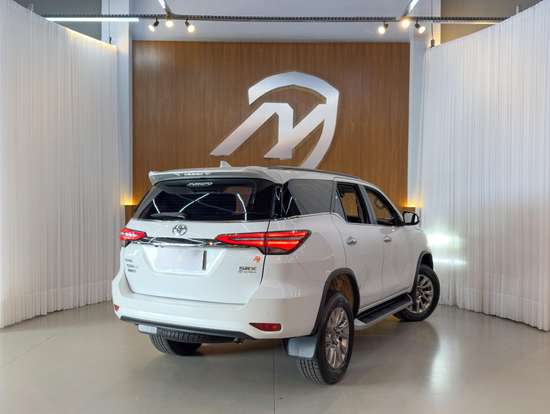TOYOTA-HILUX SW4-2023