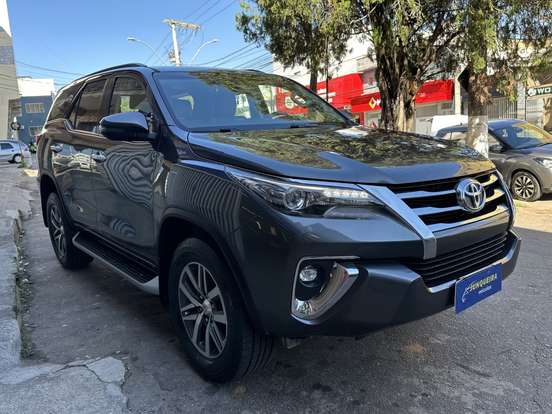 TOYOTA-HILUX SW4-2019