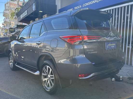 TOYOTA-HILUX SW4-2019