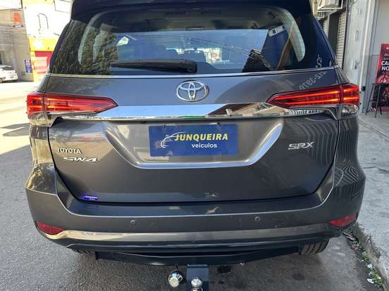 TOYOTA-HILUX SW4-2.8 SRX 4X4 7 LUGARES 16V TURBO INTERCOOLER DIESEL 4P AUTOMÁTICO TOYOTA-HILUX SW4-2019