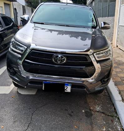 TOYOTA HILUX 2.8 D-4D TURBO DIESEL CD SRX 4X4 AUTOMÁTICO