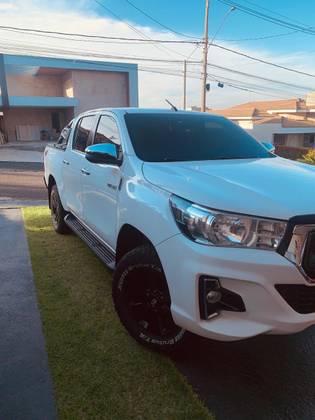 TOYOTA HILUX 2.8 SR 4X4 CD 16V DIESEL 4P AUTOMÁTICO