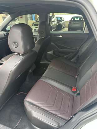 VOLKSWAGEN-JETTA-2022