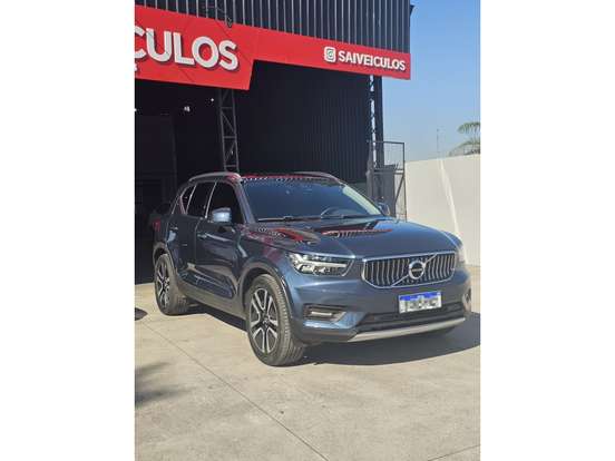 VOLVO-XC40-2021