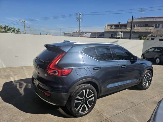VOLVO-XC40-2021