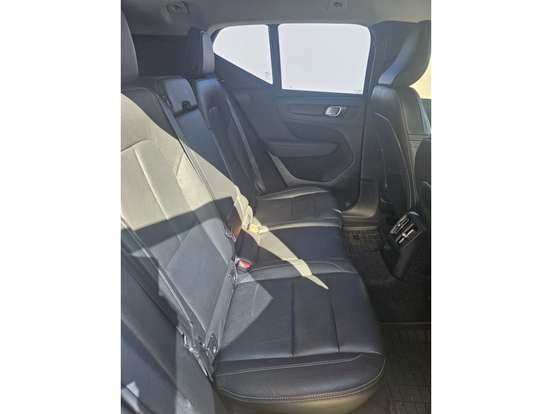 VOLVO-XC40-2021