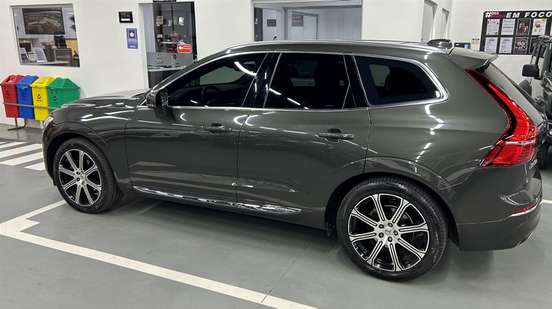 VOLVO-XC60-2017