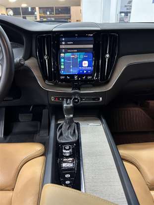 VOLVO-XC60-2017