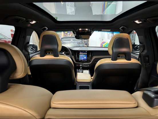 VOLVO-XC60-2017