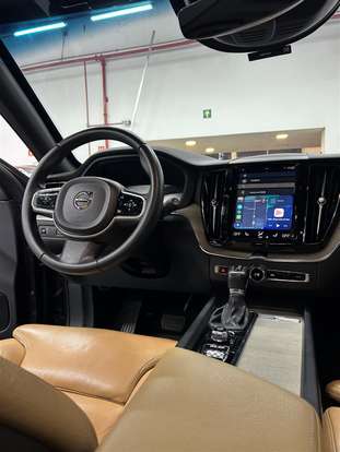 VOLVO-XC60-2017