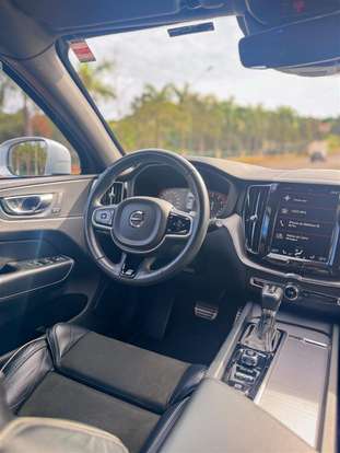 VOLVO-XC60-2017