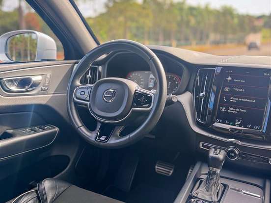 VOLVO-XC60-2.0 T5 GASOLINA R-DESIGN AWD GEARTRONIC VOLVO-XC60-2017