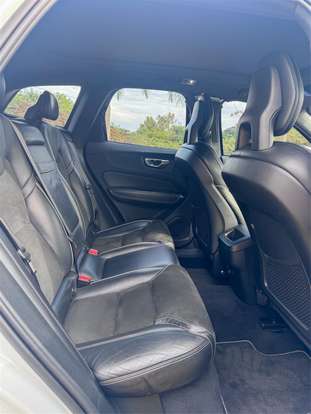 VOLVO-XC60-2017