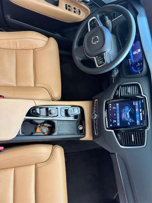 VOLVO-XC90-2023