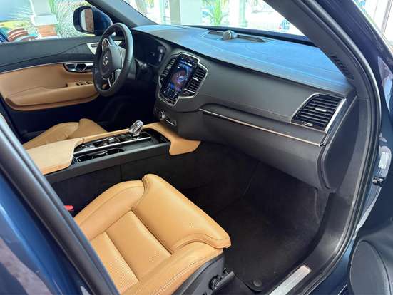 VOLVO-XC90-2023