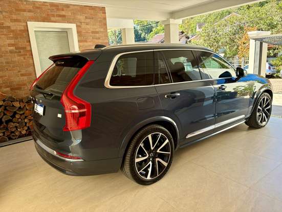 VOLVO-XC90-2023
