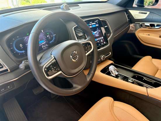 VOLVO-XC90-2023
