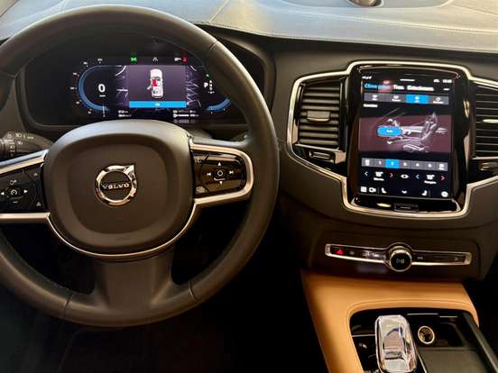 VOLVO-XC90-2023