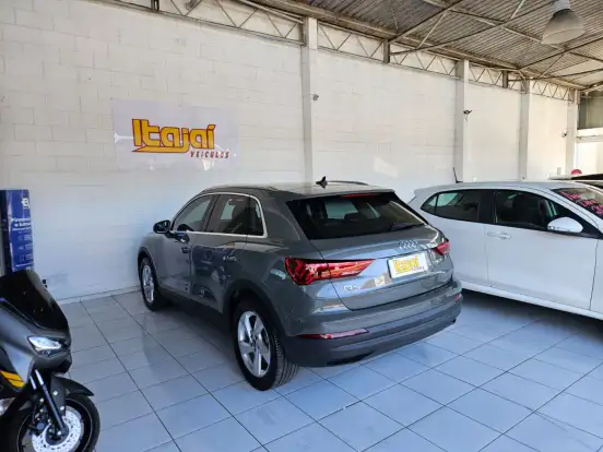 AUDI-Q3-2022