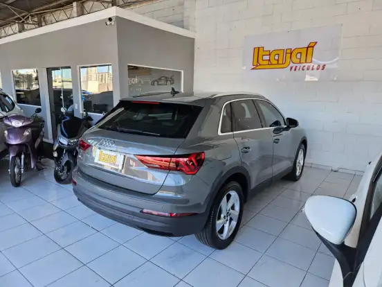 AUDI-Q3-2022