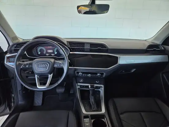 AUDI-Q3-2022