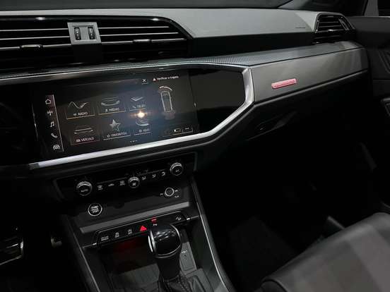 AUDI-Q3-2024