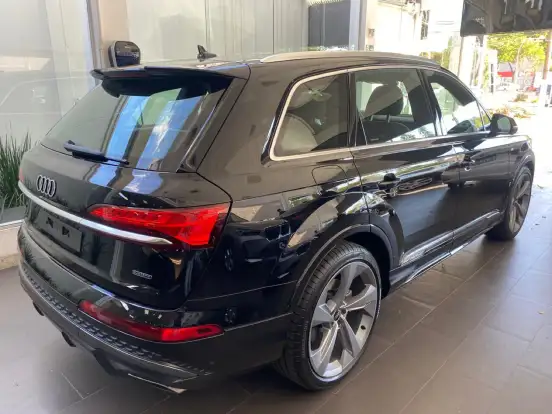 AUDI-Q7-2025