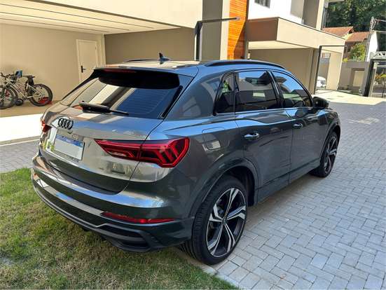AUDI-Q3-2023