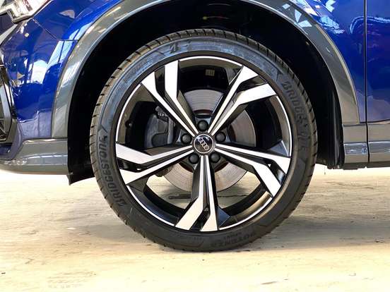 AUDI-Q3-2024