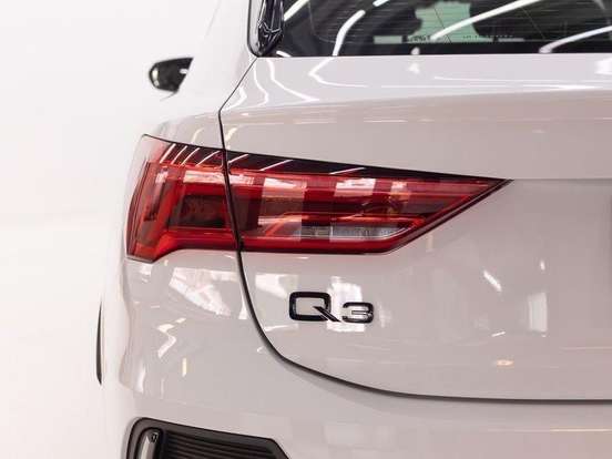 AUDI-Q3-2023