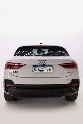 AUDI-Q3-2023