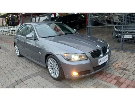 BMW-320i-2010