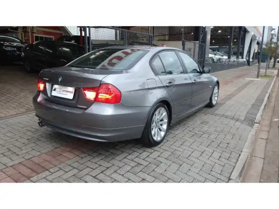 BMW-320i-2010