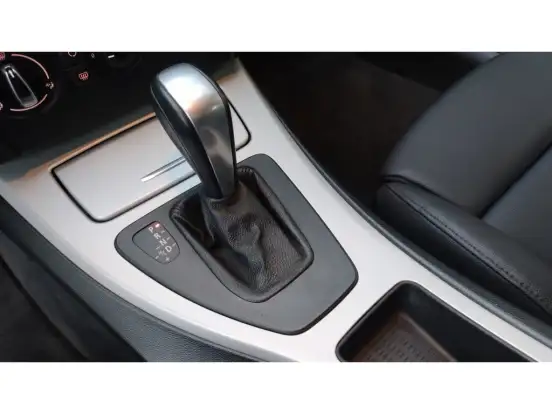 BMW-320i-2010