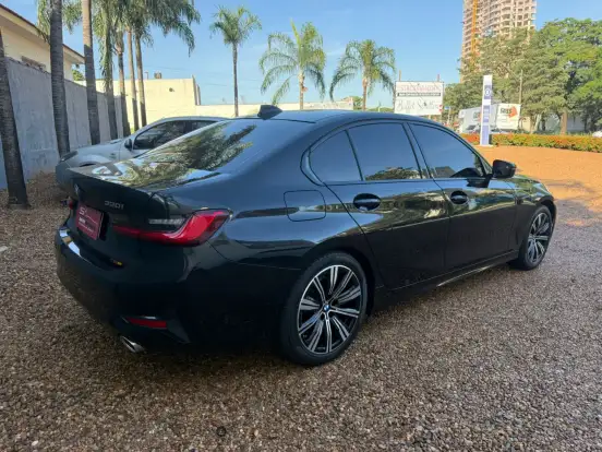 BMW-320i-2020