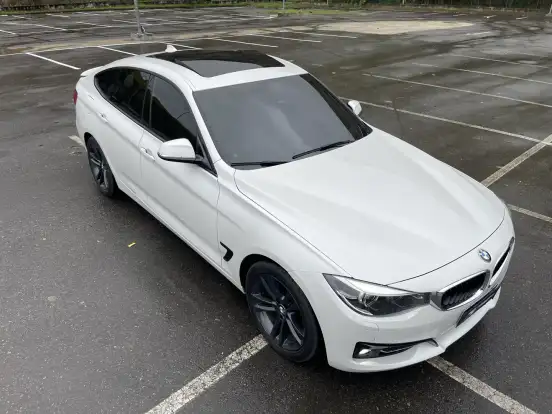BMW-320i-2017