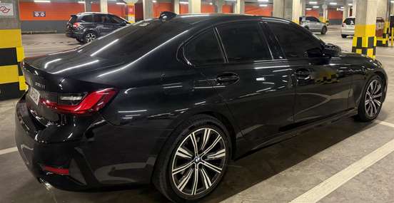 BMW-320i-2020