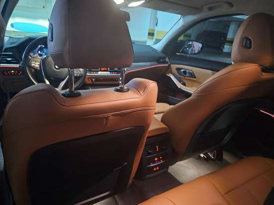 BMW-320i-2022