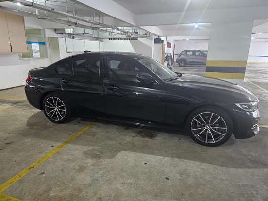 BMW-320i-2022